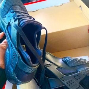 Nike Huaraches sz: 4 1/2 Brand New!!!